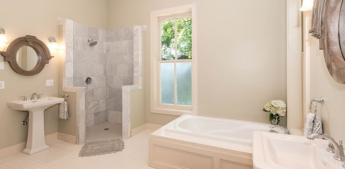 4 Styles that would make your Bathroom appear Large and Spacious
